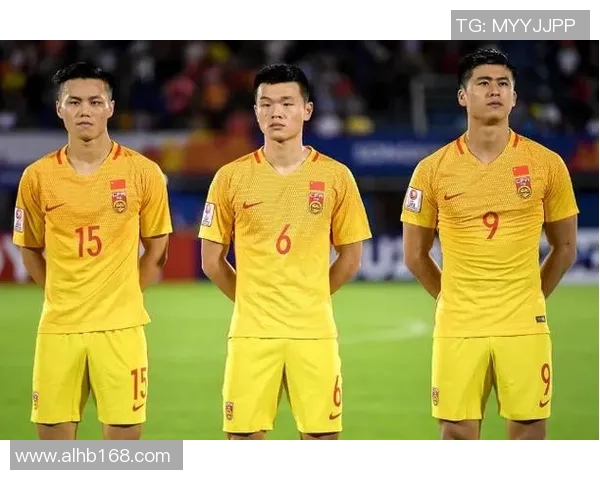 裸体男足球星引发热议球迷关注运动与身体自由话题